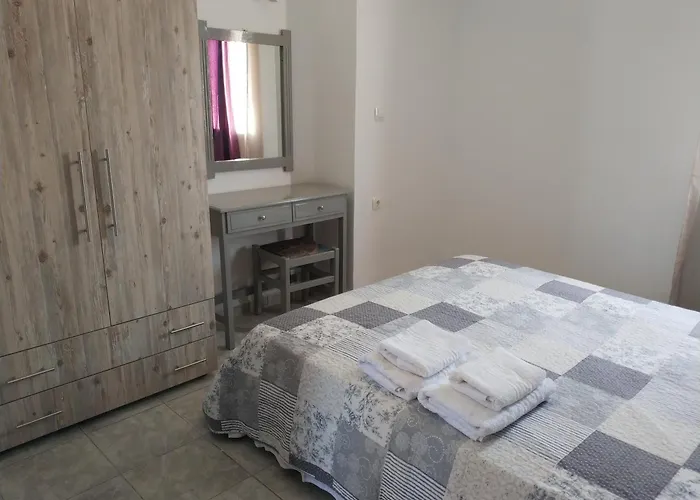 Nikos Apartments